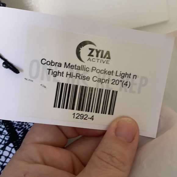 “Zyia” active wear Cobra Metallic Capri20” size 4 - Picture 6 of 7